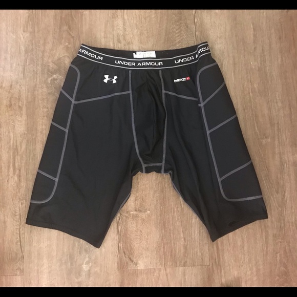 UNDER ARMOUR Compression Shorts